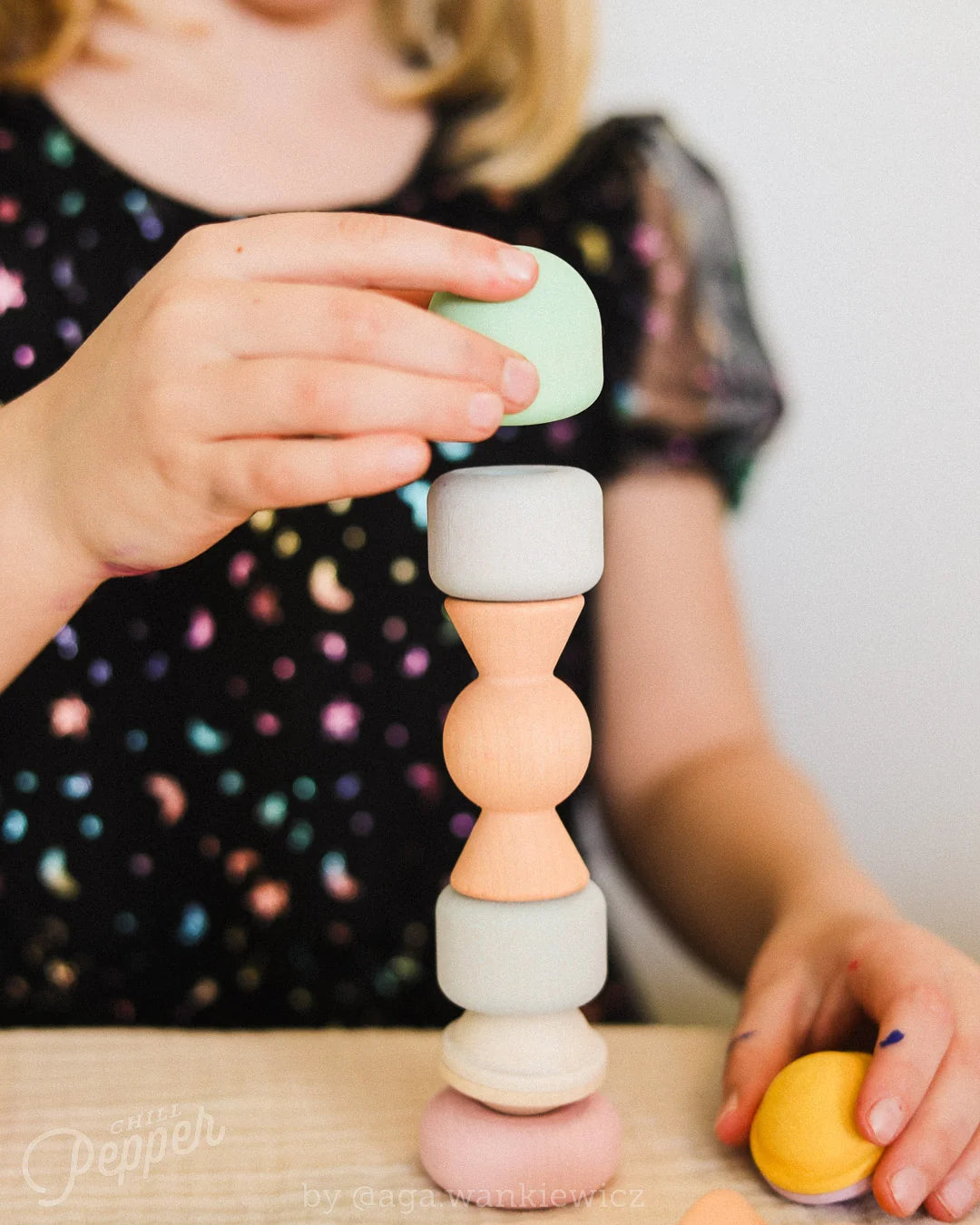 Chill Pepper Treats – Wooden Stacking & Spinning Game (13 pcs)