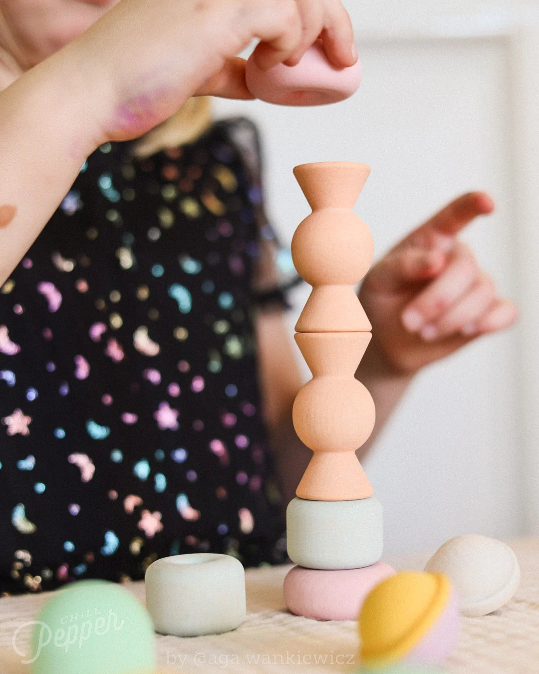 Chill Pepper Treats – Wooden Stacking & Spinning Game (13 pcs)